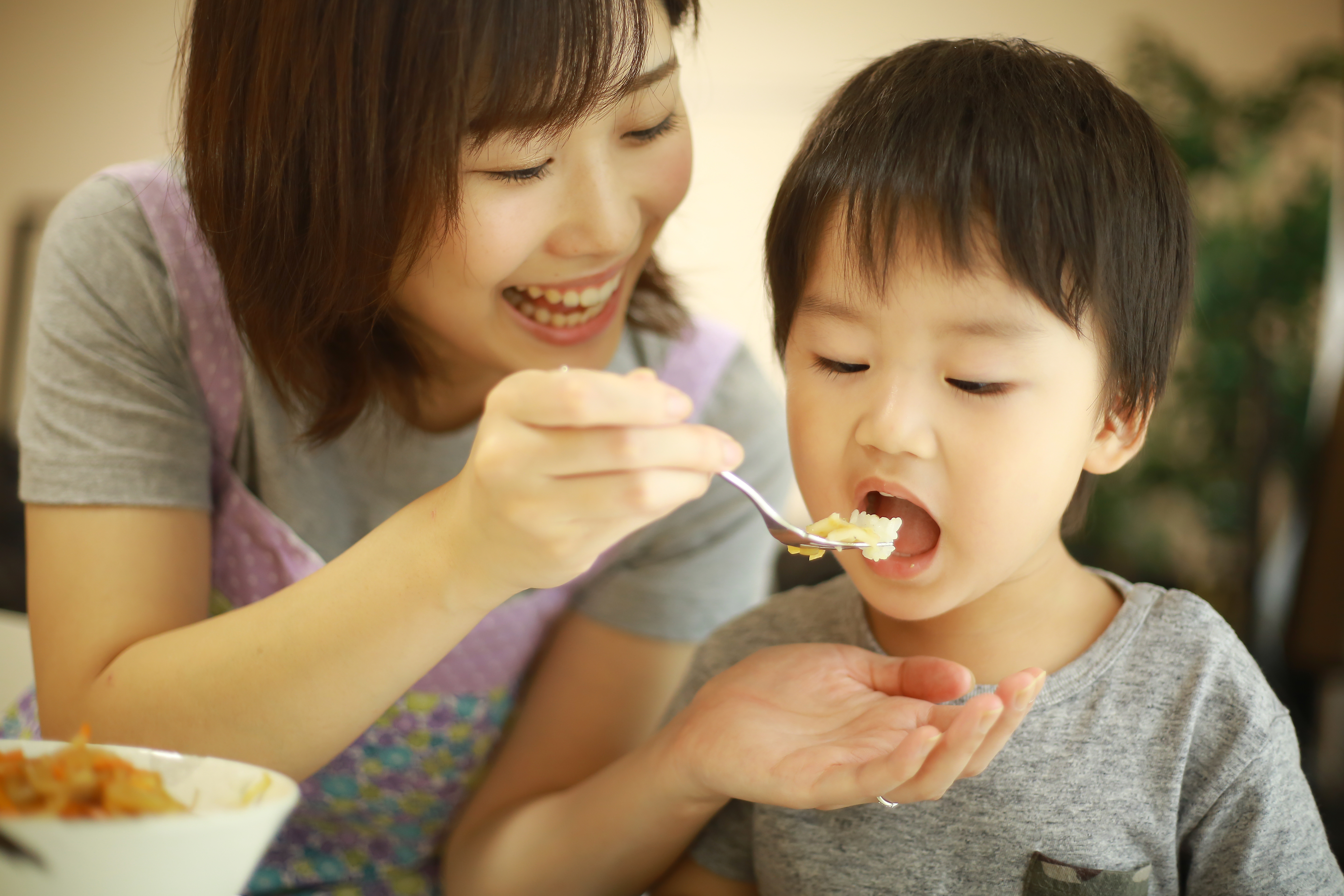 料理講座終了後にお喋りしながら試食会をする